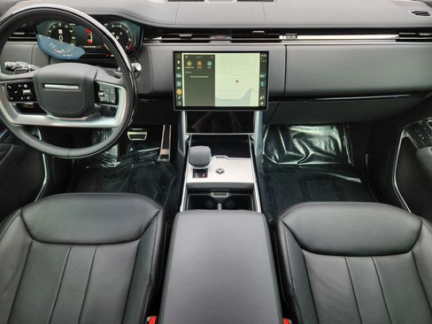 Certified 2025 Land Rover Range Rover SE image 27