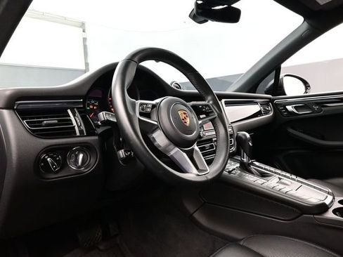 Certified 2020 Porsche Macan image 4