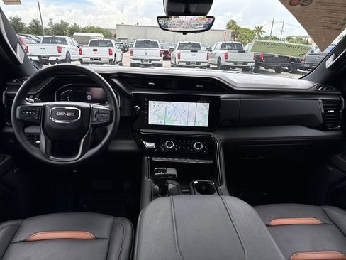 Used 2024 GMC Sierra 1500 AT4 w/ Technology Package AWD/4WD image 5