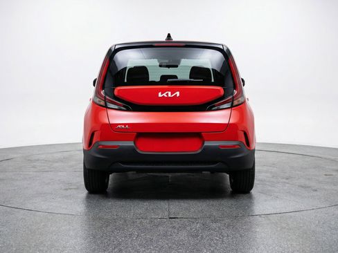 Used 2025 Kia Soul LX w/ LX Technology Package FWD image 7
