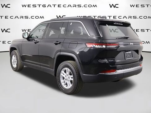 Used 2023 Jeep Grand Cherokee Laredo AWD/4WD image 43