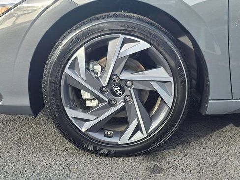 Certified 2025 Hyundai Elantra Sport image 6