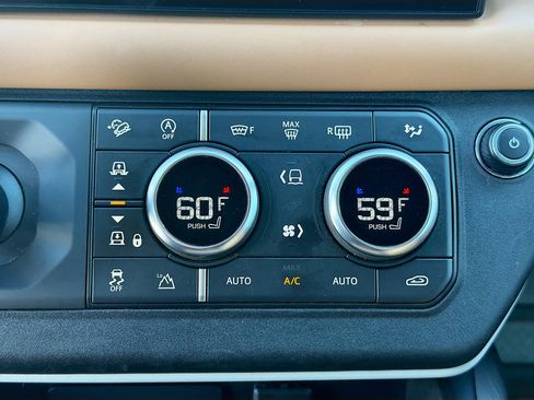 Used 2023 Land Rover Defender 130 X-Dynamic SE image 36