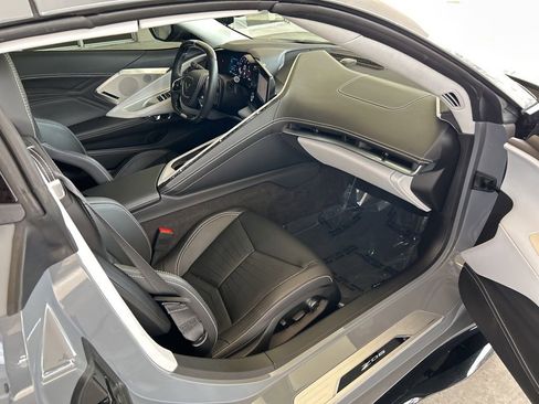 Used 2025 Chevrolet Corvette Z06 RWD image 32