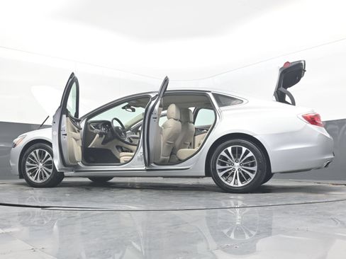 Used 2017 Buick LaCrosse Essence FWD image 43