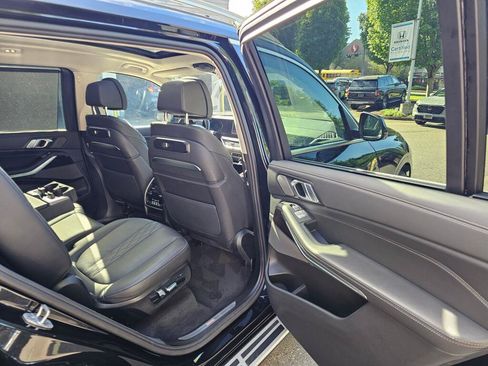 Used 2025 BMW X7 xDrive40i AWD/4WD image 14