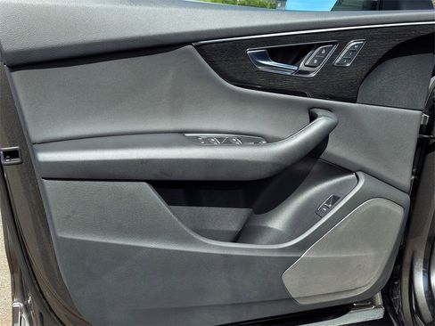 Used 2019 Audi Q8 Premium w/ Convenience Package image 7