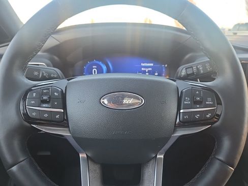 Used 2023 Ford Explorer Platinum w/ Technology Package image 13