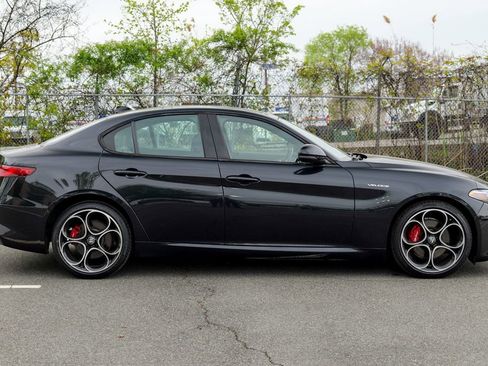 Used 2022 Alfa Romeo Giulia Veloce AWD/4WD image 8