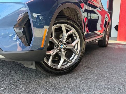 Used 2022 BMW X4 xDrive30i AWD/4WD image 2