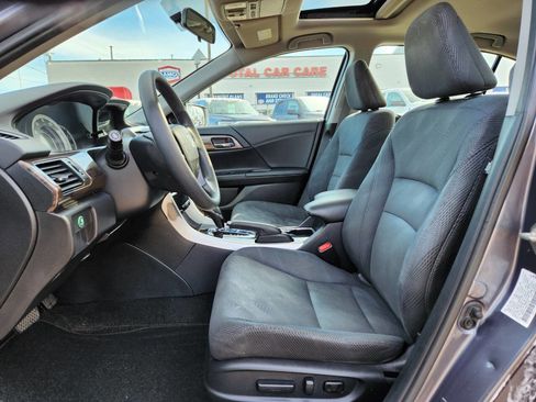 Used 2017 Honda Accord EX image 11