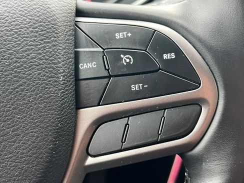 Used 2020 Jeep Cherokee Latitude w/ Cold Weather Group AWD/4WD image 21