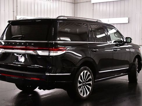 Used 2024 Lincoln Navigator Reserve AWD/4WD image 7