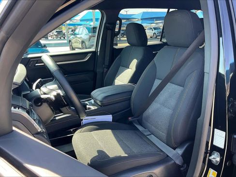 Used 2025 GMC Acadia Elevation image 9