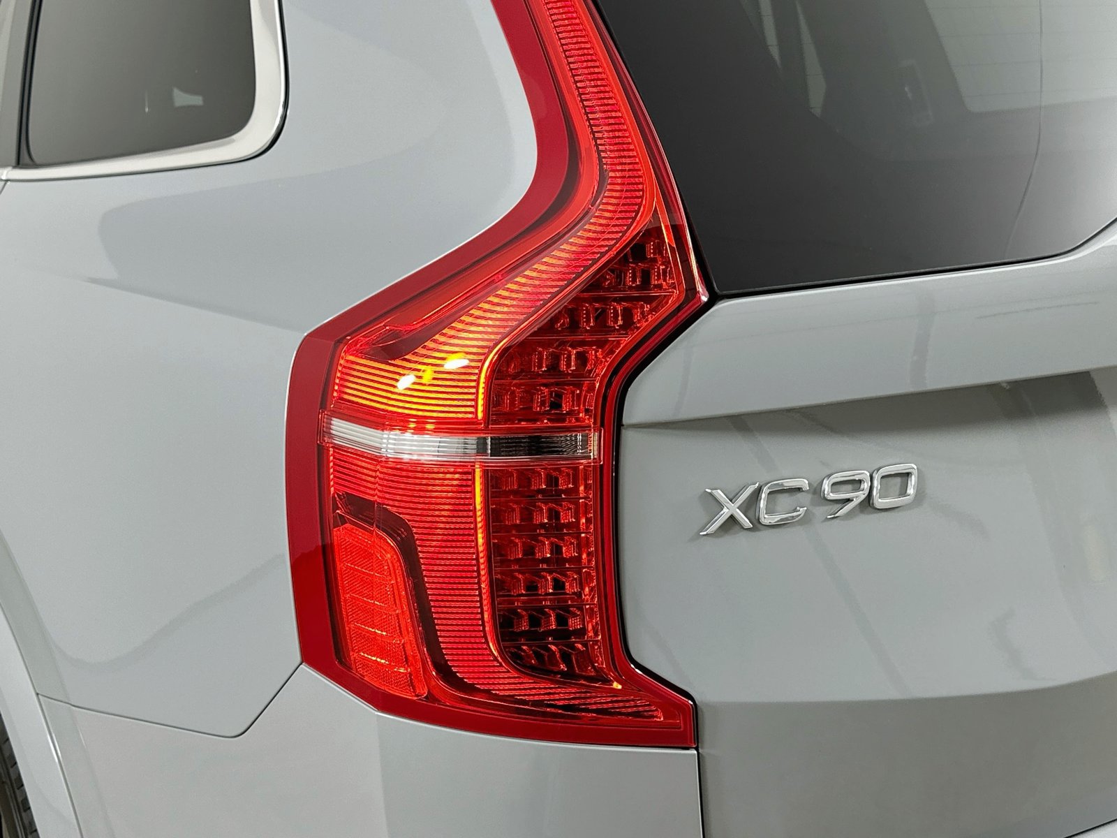 Certified 2025 Volvo XC90 B6 Plus AWD/4WD image 12