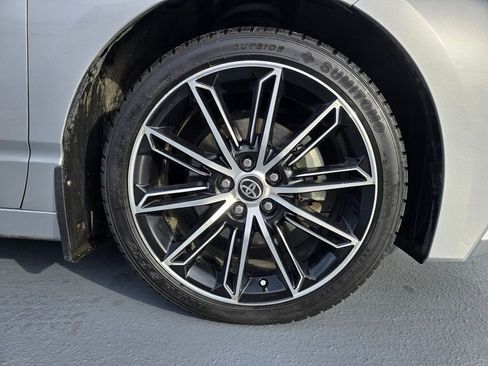 Used 2021 Toyota Avalon XSE image 9