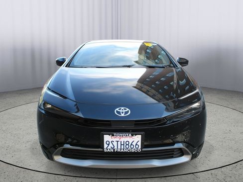 Used 2025 Toyota Prius XLE FWD image 2
