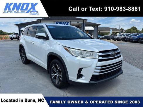 Used 2018 Toyota Highlander LE AWD/4WD image 1