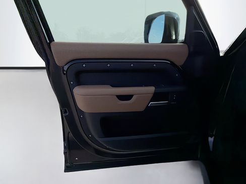 New 2026 Land Rover Defender 110 X-Dynamic SE image 21