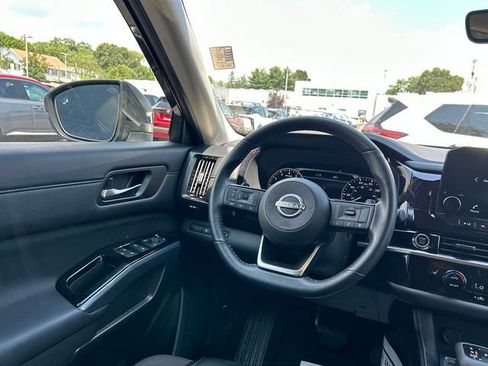 Certified 2023 Nissan Pathfinder SL w/ Black Appearance Package AWD/4WD image 24