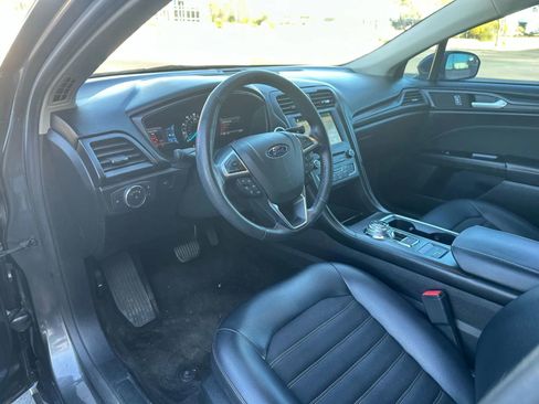 Used 2018 Ford Fusion SE w/ Equipment Group 201A image 9