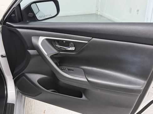Used 2018 Nissan Altima 2.5 SV FWD image 19