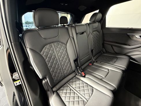 Used 2023 Audi SQ7 Prestige w/ Prestige Package AWD/4WD image 34