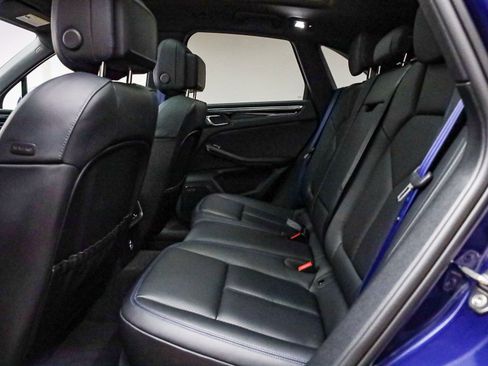 Certified 2025 Porsche Macan AWD/4WD image 23