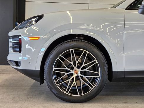 New 2026 Porsche Cayenne Base image 9