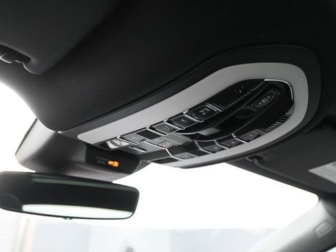 Certified 2025 Porsche Macan AWD/4WD image 14