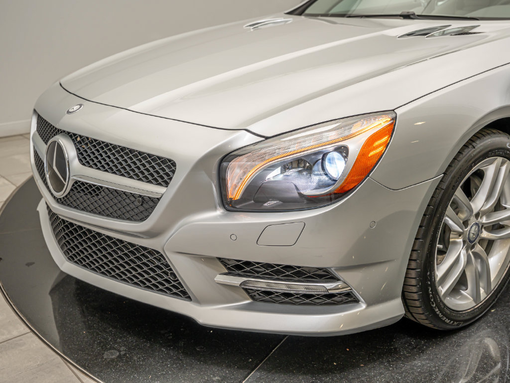 Used 2013 Mercedes-Benz SL 550 image 4