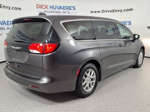 Used 2023 Chrysler Voyager LX FWD image 4