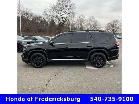 Used 2023 Honda Pilot Touring image 3