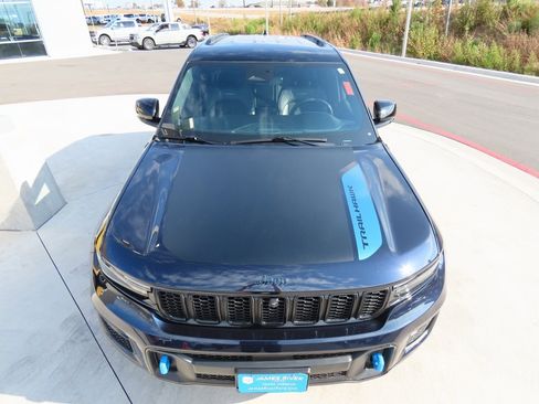 Used 2024 Jeep Grand Cherokee Trailhawk image 7