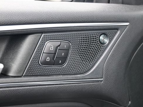 Used 2022 Ford Edge Titanium image 17