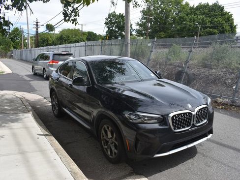 Used 2024 BMW X4 xDrive30i w/ Parking Assistance Package AWD/4WD image 4