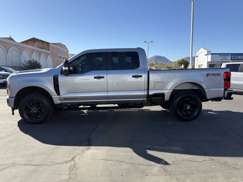 Used 2023 Ford F250 XL w/ STX Appearance Package image 5