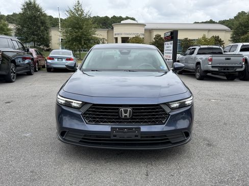 Used 2023 Honda Accord EX image 3