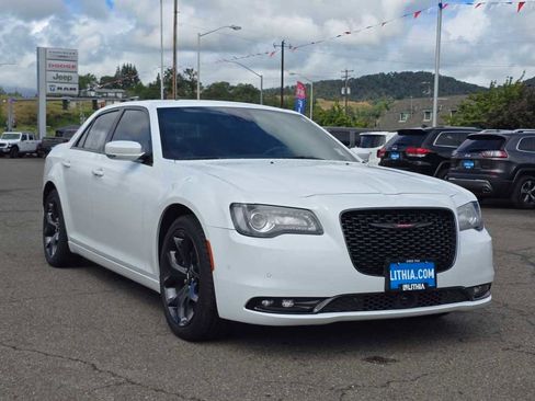 Used 2023 Chrysler 300 S w/ Comfort Group RWD image 7