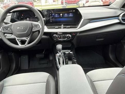 New 2026 Chevrolet Trax LT w/ Midnight Edition FWD image 5