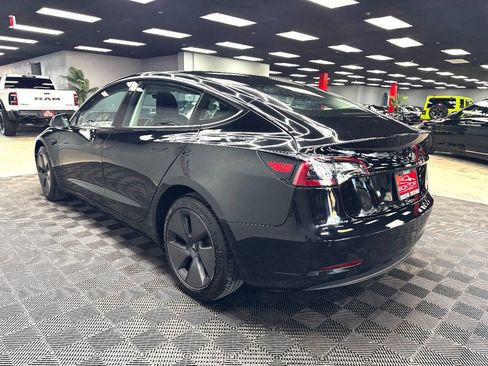 Used 2021 Tesla Model 3 Standard Range Plus image 9