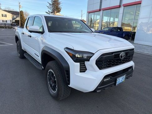 Used 2025 Toyota Tacoma TRD Off-Road image 2