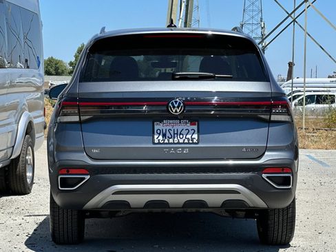 Certified 2026 Volkswagen Taos SE w/ Panoramic Sunroof Package AWD/4WD image 5