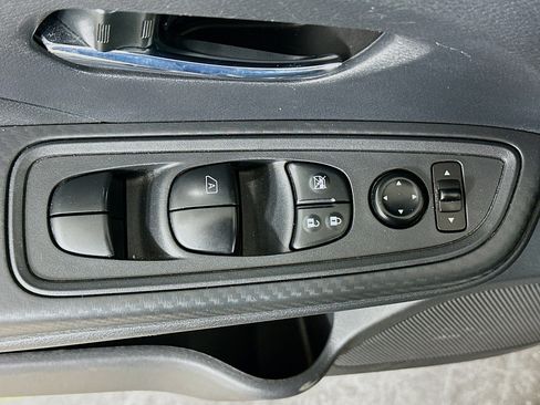 Used 2025 Nissan Versa SV FWD image 15