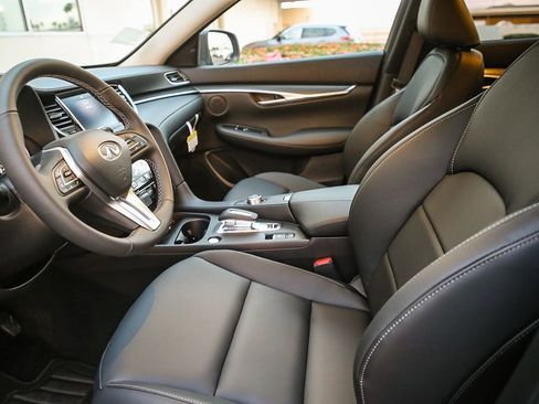Certified 2025 INFINITI QX50 Pure AWD/4WD image 18