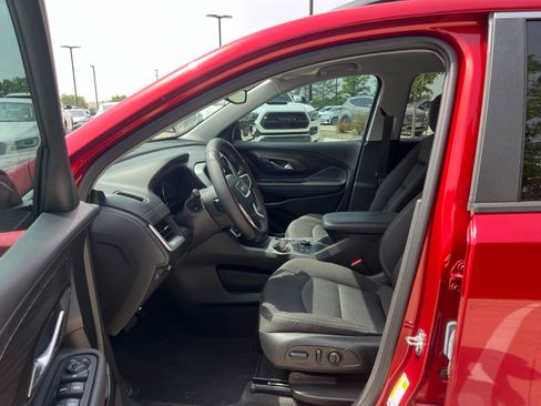 Used 2024 GMC Terrain SLE w/ Driver Convenience Package FWD image 22