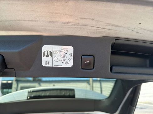 Used 2020 Ford Escape Titanium AWD/4WD image 8