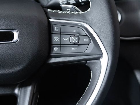 New 2025 Jeep Grand Cherokee Altitude image 31