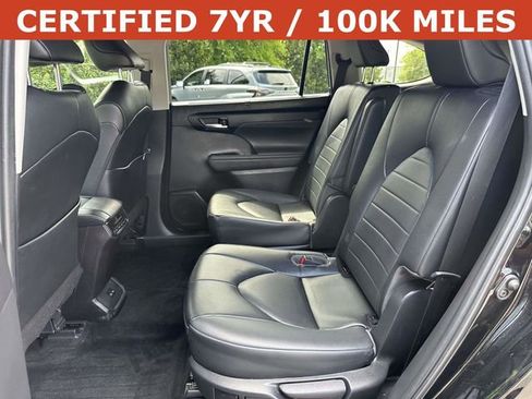 Used 2023 Toyota Highlander XLE AWD/4WD image 17
