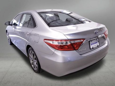 Used 2017 Toyota Camry XLE w/ Moonroof Package image 3